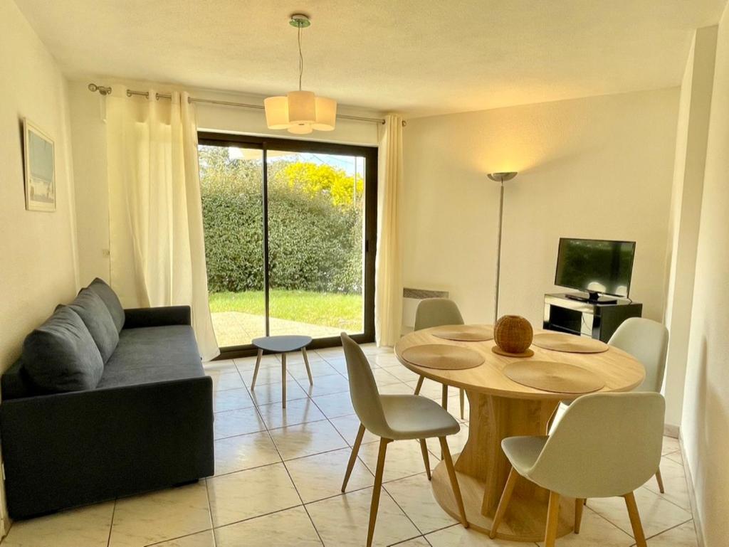 Charmant Rez De Jardin - 900M Plage De Pontaillac Apartment Royan Exterior photo